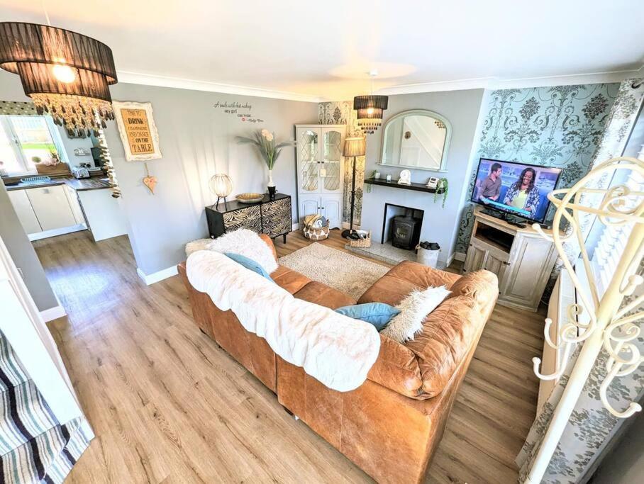 Spacious Lovely 3 Bed House In Keyworth Nottingham Suit Contractors Or Family Exterior photo