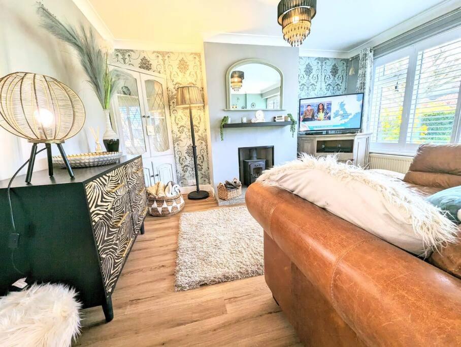 Spacious Lovely 3 Bed House In Keyworth Nottingham Suit Contractors Or Family Exterior photo